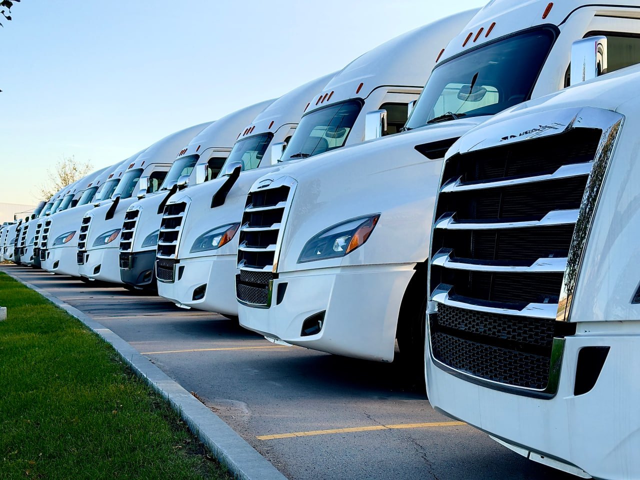 CrossAtlas Movers moving truck